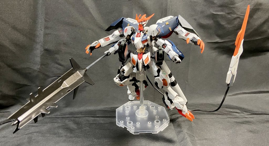 テイルブレードは背中から腰に移されている