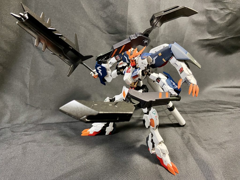 シザーメイスグシオンのシザースを改良した武装で、合体させることで従来のシザースと同じく敵機を挟み潰す戦法も健在している