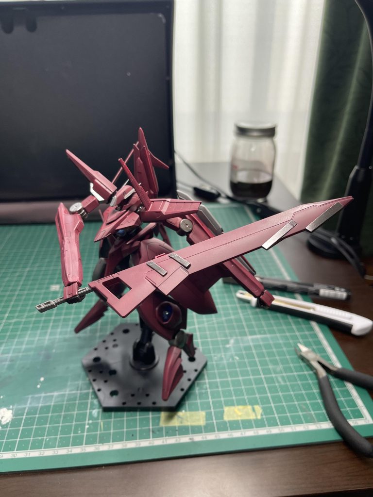 このガンダムっぽくないスリムなスタイルがとっても好きです。