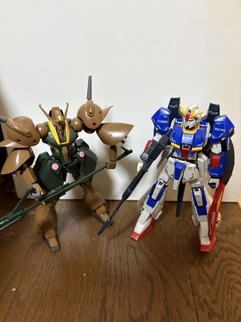 ゼータ登場時のライバル機とツーショットです。