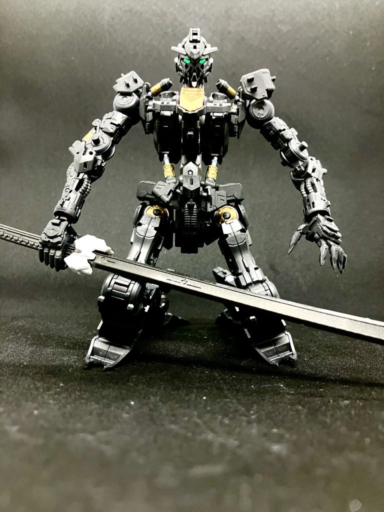 装甲部分については、ガンダムベースにて1〜6形態の交換パーツを購入し、色んな形態に変えながら楽しもー!って思ってたら…意外と換装が面倒そうでどうしようかと悩んでるとこです