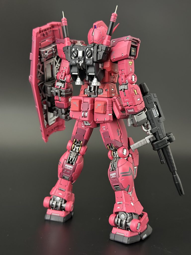 背面背面もディティールの密度が半端じゃないです。