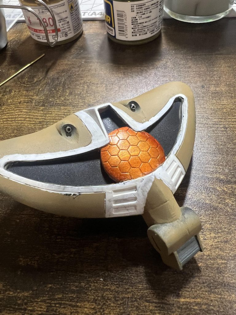 唯一の飛び道具はメタルパーツでアピール。