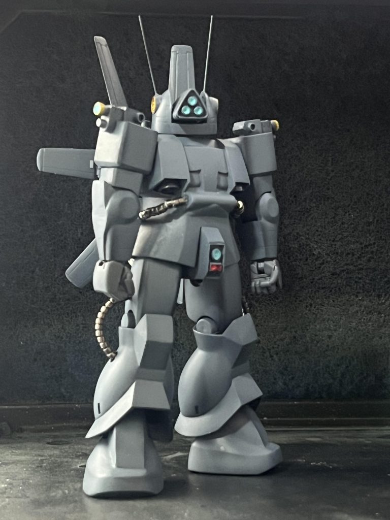 アッグガイと並行して作っていたザクフリッパーMAX塗りを試みるも見事に失敗。なんちゃって黒立ち上げ。