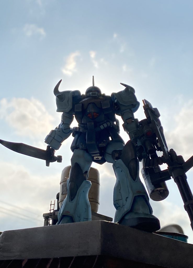 ベランダで太陽を背にして