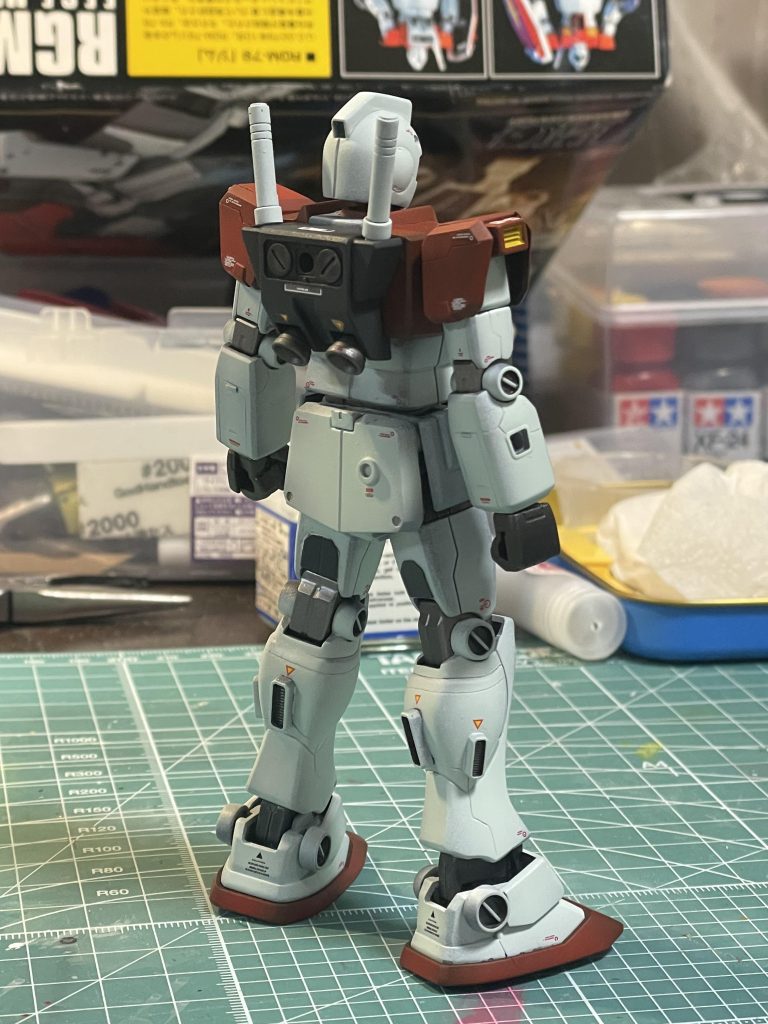 隊長機用。ビームサーベル2本挿しマグネットが小さかったのでグラグラです💦