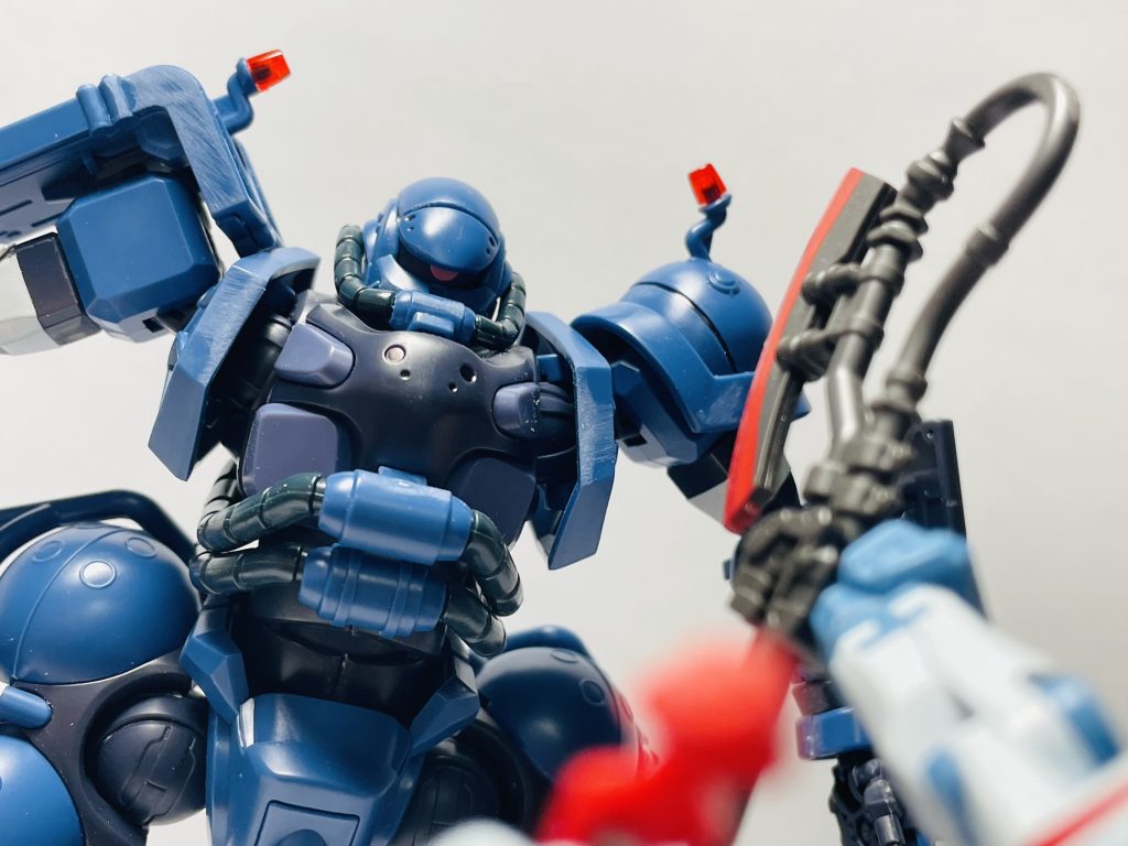 マチュにやられる軍警!