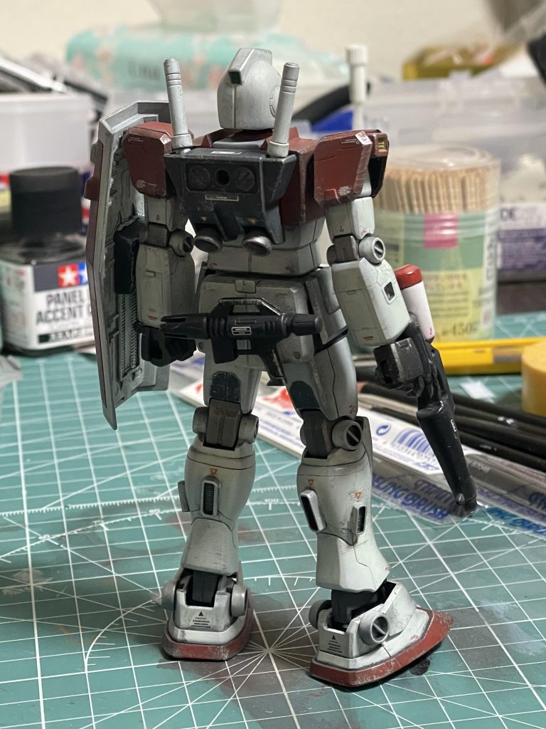 メイン武装はビームガンなのでビームスプレーガンは予備として腰に装置出来るように