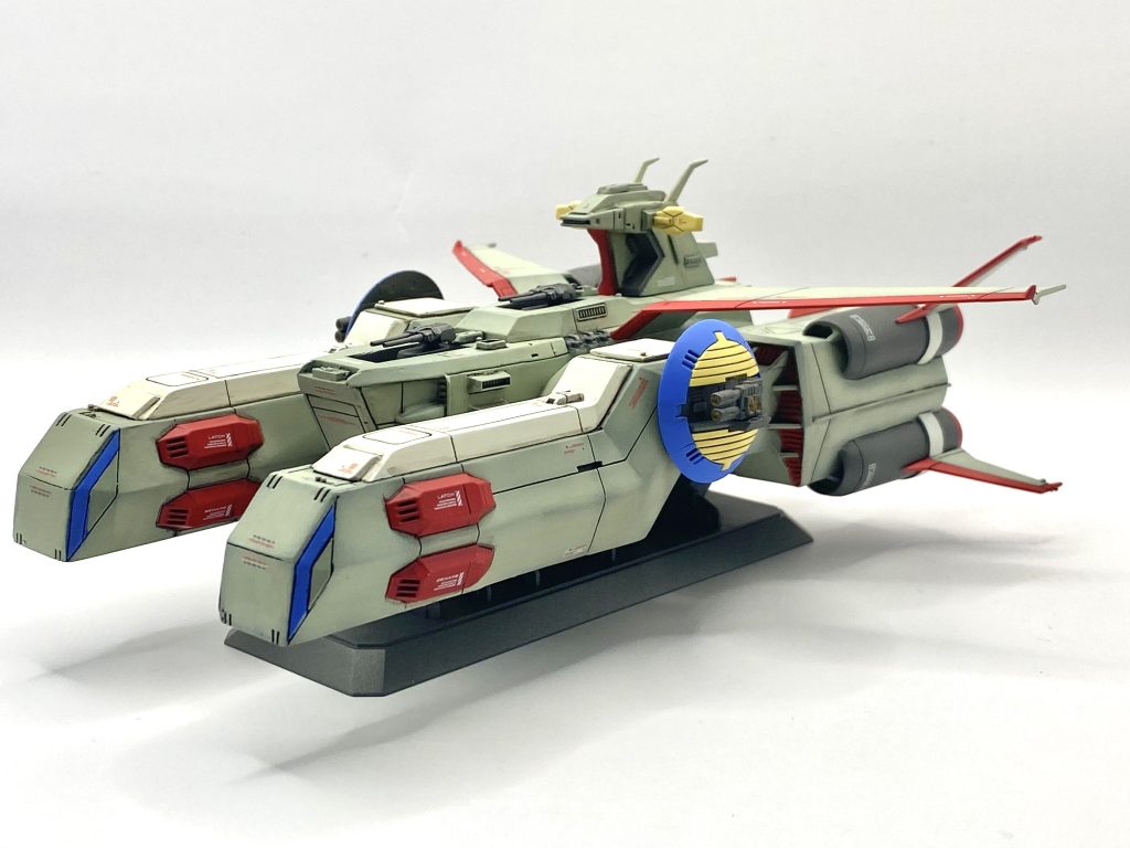 各パーツの塗り分けは、マスキングを行いサフ→下地塗装→仕上げ塗装（グラデーション）→フラットクリアーと言う感じで仕上げて居ります。