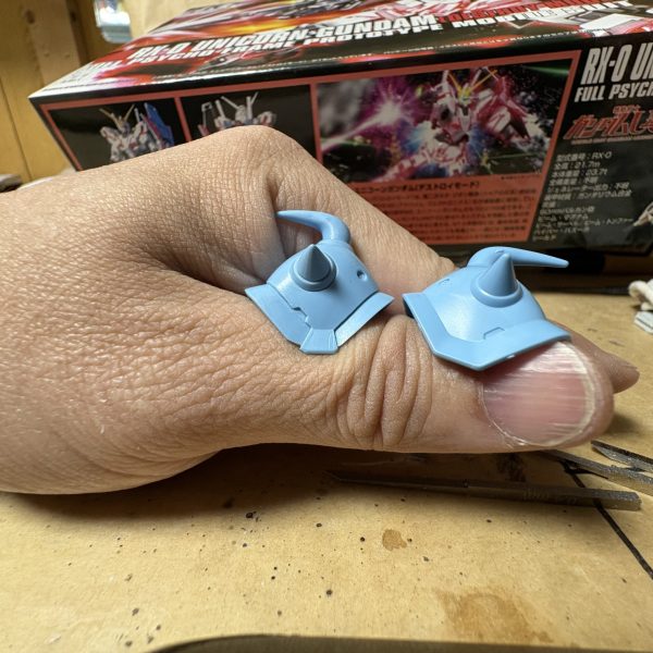 グフカスタムを必死になって作ります。