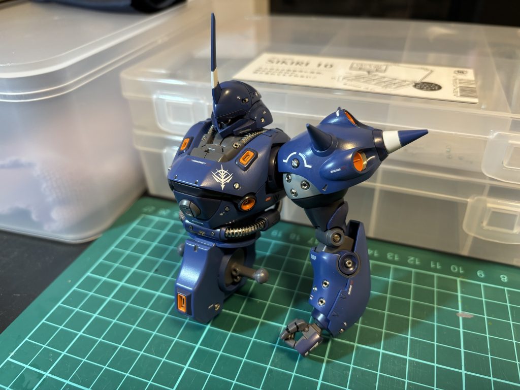 建造途中。この時点でイケメン。