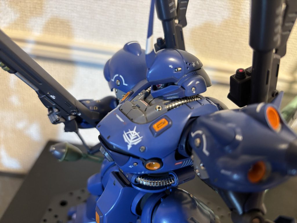 モノアイとバルカンもメタルパーツに置き換え。