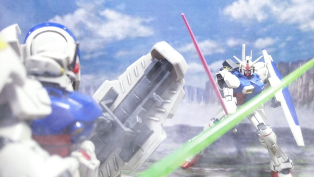 初めて見たガンダムは００８３だったそのせいでスパロボで軽く知識あるとは言え当時は話がイミフだった