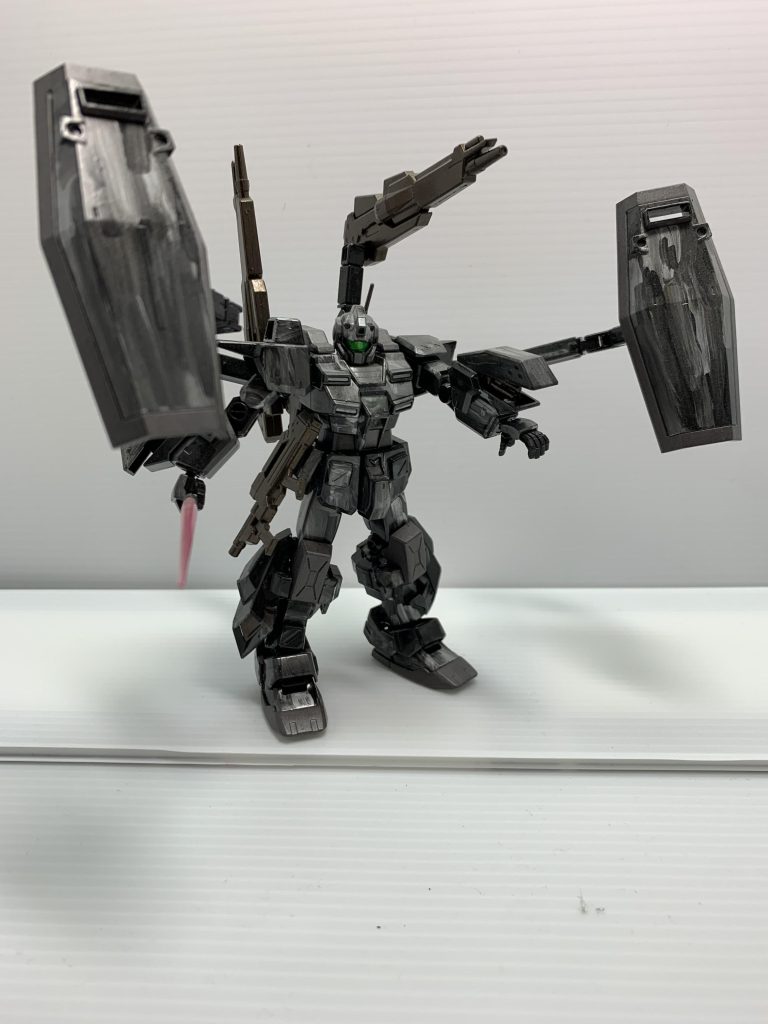 大型ライフル、ビームサーベル、ビームマシンガン、ガトリング　武器だらけです。