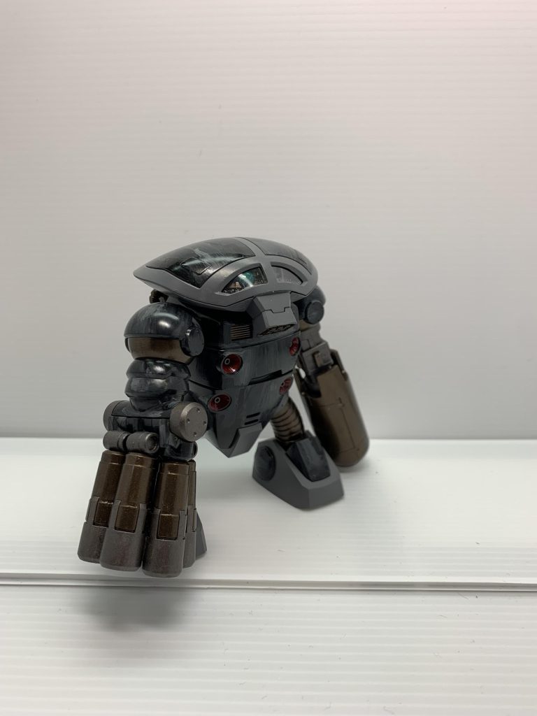 右腕はロケットランチャーを増強し、６連装にしました。左腕はhgハイゴッグのバンド・ミサイル・ユニットを装着。