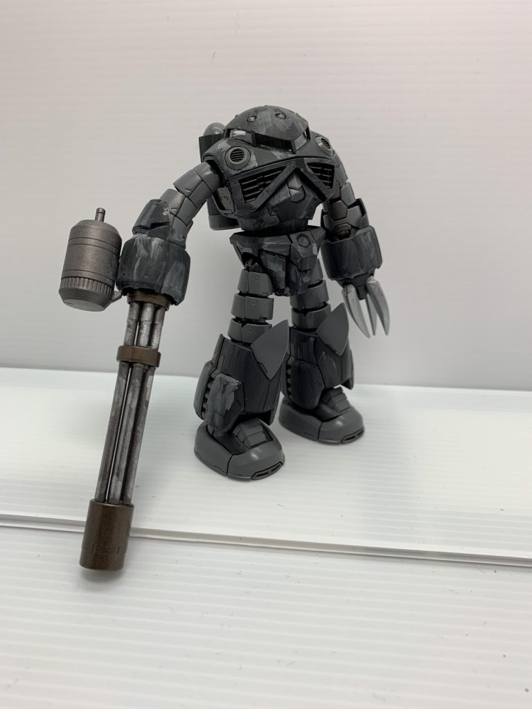 右腕は爪の代わりにジャイアントガトリングを装着させました。