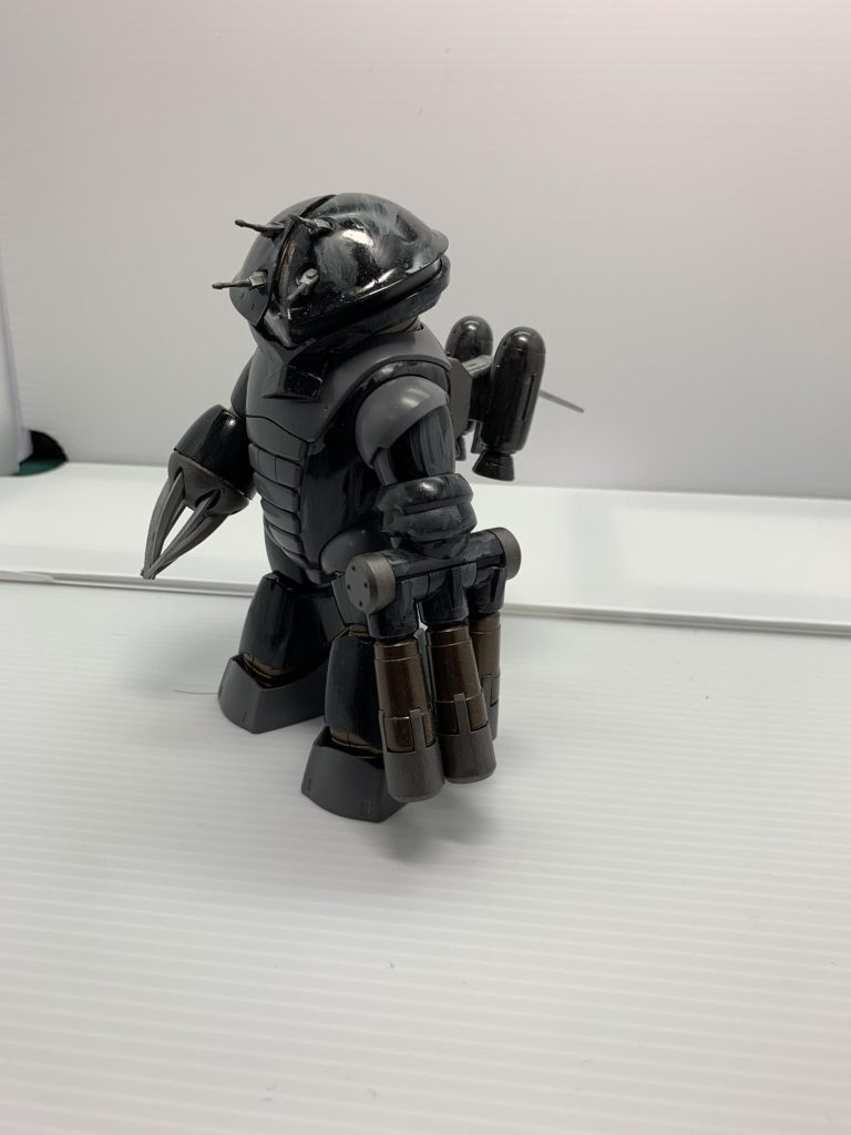 ジュアッグの３連装ロケットランチャーを装着させました。