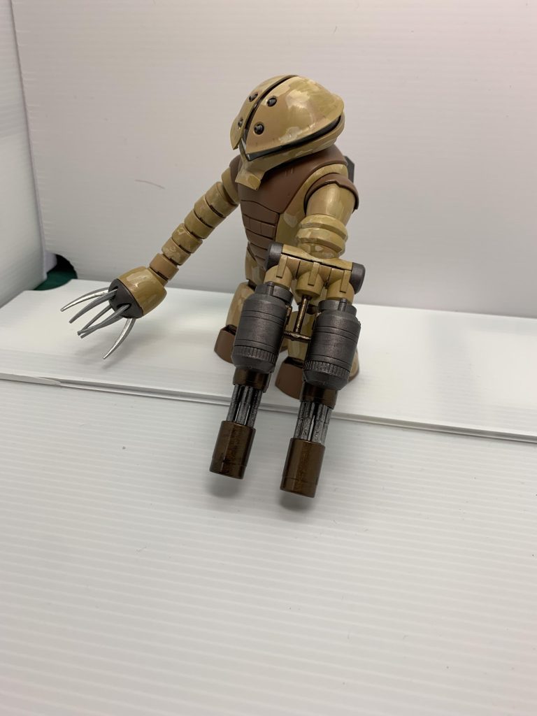 左腕はジュアッグの腕を流用し、2連式のジャイアントガトリングを装着しました。