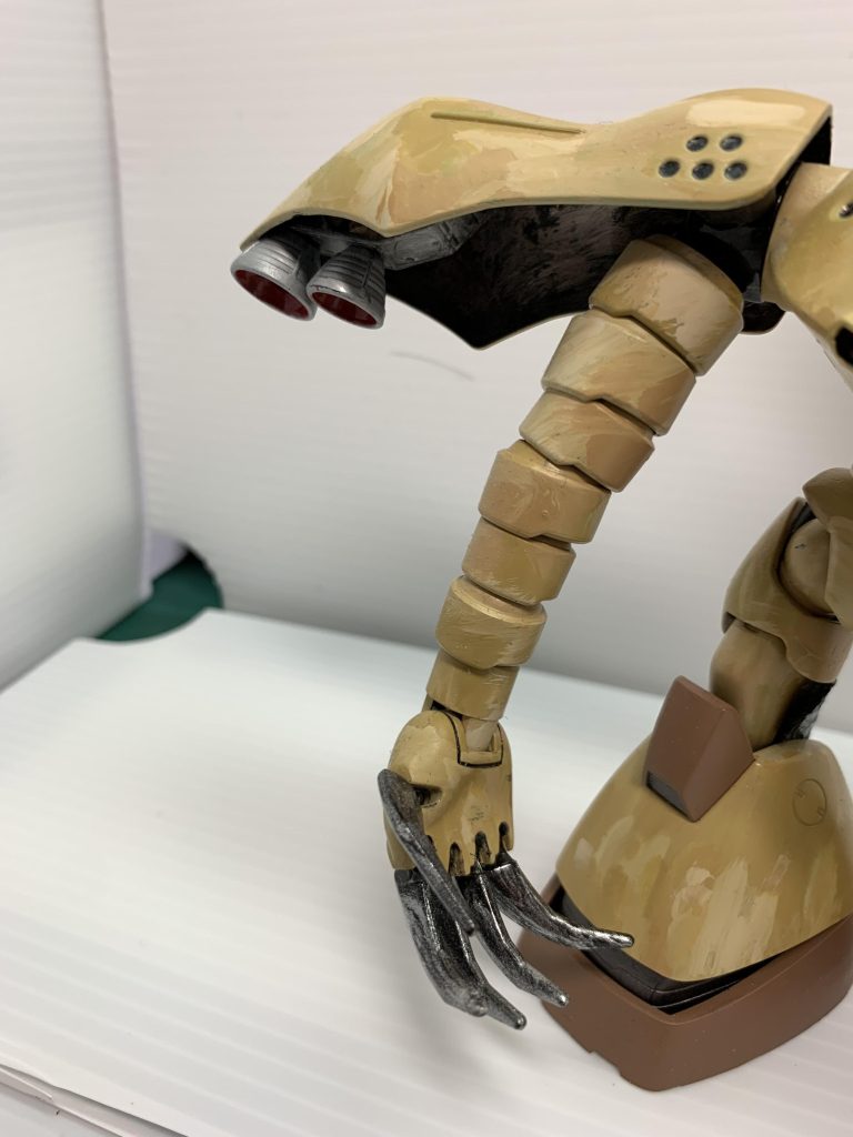 ショルダーアーマー内にバーニアを装着。