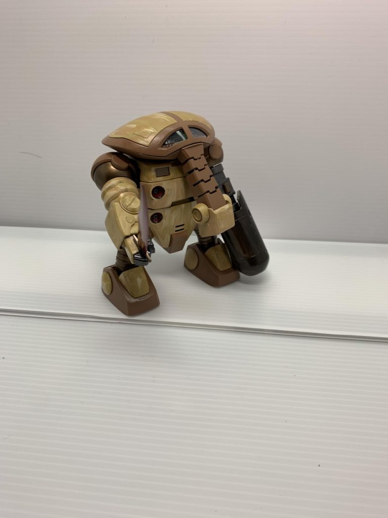 塗装は砂漠地帯迷彩柄にしました。