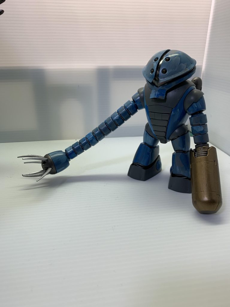 左腕にハンドミサイルランチャーを装着させました。