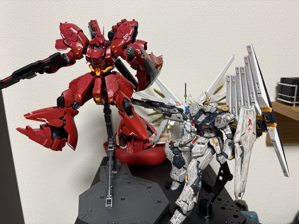 シャアの2機とニューガンのファンネルはこれからウェザリング予定