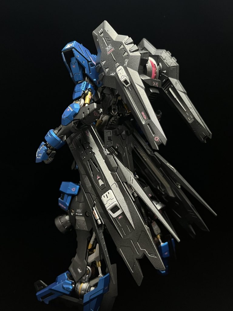 バックショットのトゲトゲ感が良いです!微妙なビスのようなディティールも銀の塗料でチョンと塗っています。