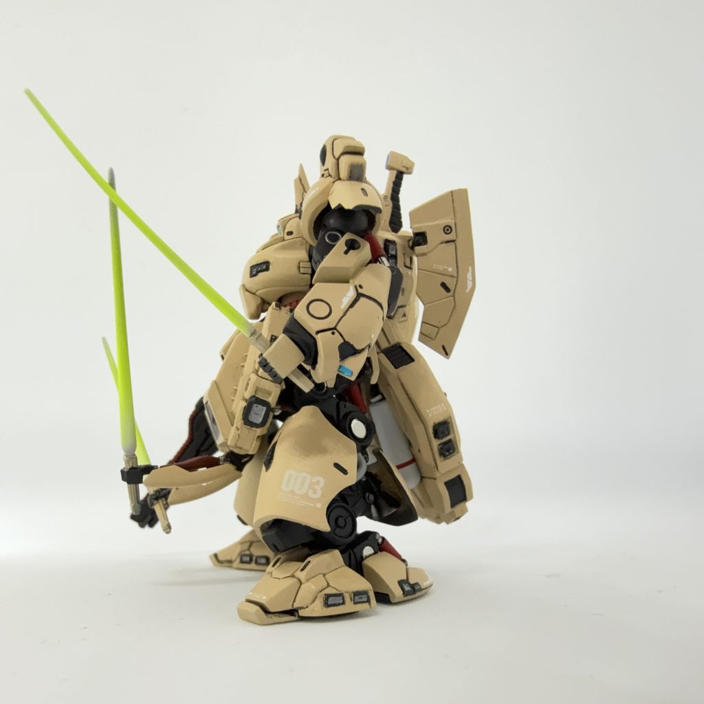 左手をスクラッチしてビームサーベルを持たせました