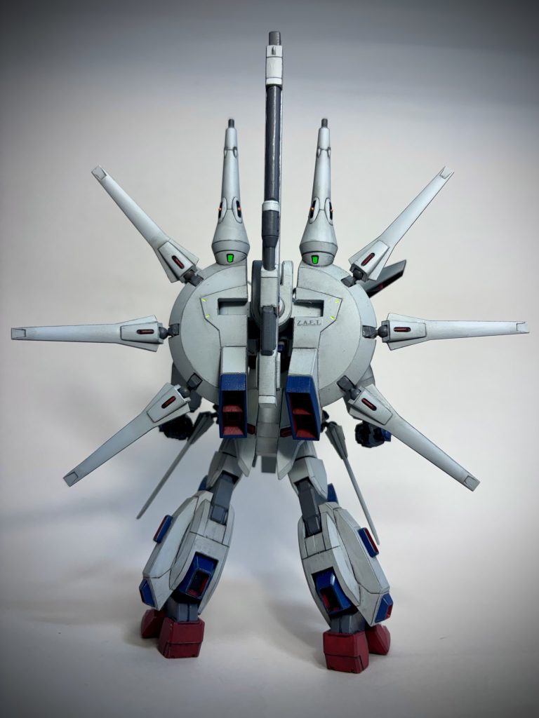 旧HGについていたデカールシールだけ貼ってみたんですが、イマイチですね…。まあデカールセンスが足りないので一旦放置します。