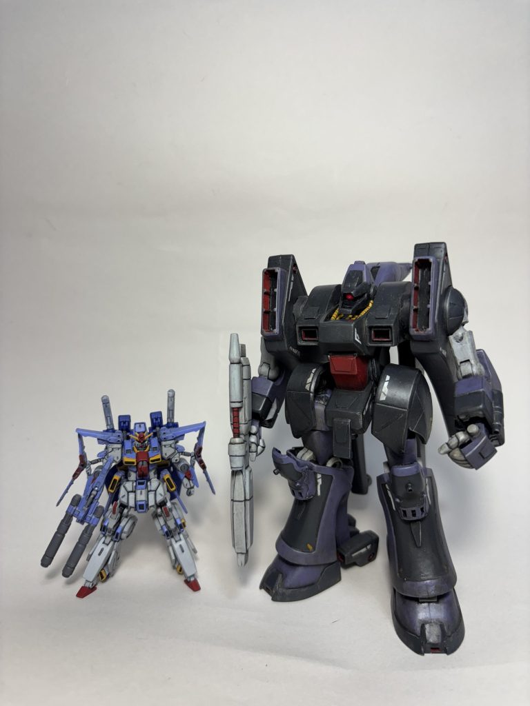 前作ガ・ゾウムと記念写真。作ってみて、塗ってみてわかることもありますね。またチャレンジしたいと思います。ご覧いただきありがとうございました。