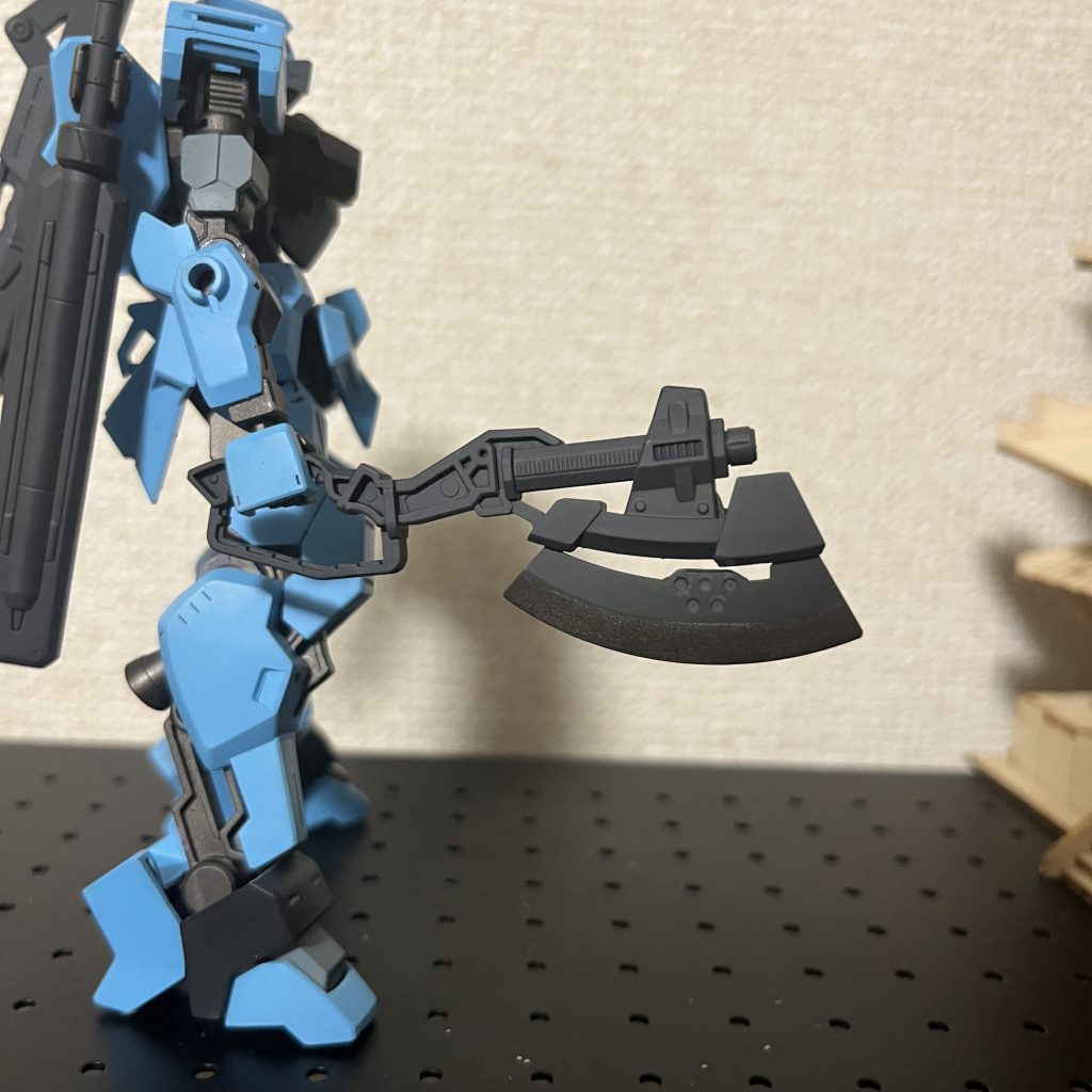 斧はMGのルナマリアザクとシャアザクを合わせてます。MG使ってるので若干大きめですね