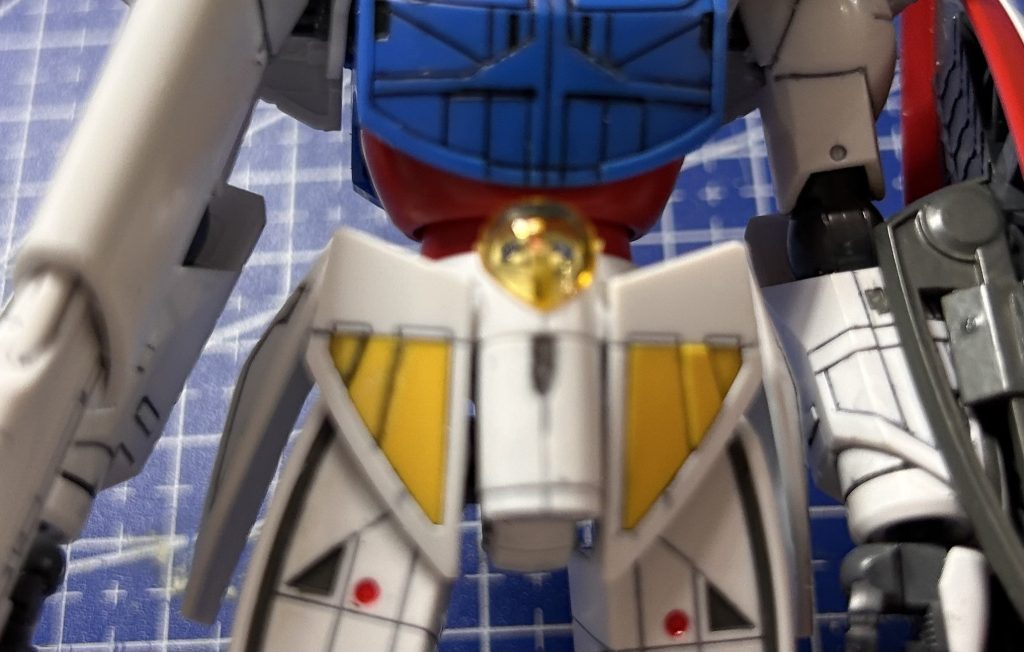 クリアパーツのコックピット内にロラン君も造形されてましたので、ふわっと塗りました。