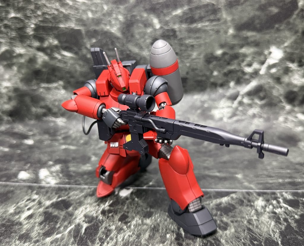 両肩キャノンは撤去し、新たにセンサーパックと精密狙撃用頭部、専用バックパックを装備。