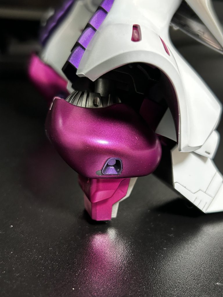 ここからが、失敗談基本的に仮組しないで進めてしまうので、後々後悔することがあります。もともと思ったよりもハメ合わせがキツイのか、プラス塗膜を重ねすぎたこともあり、組む時がほぼギチギチ状態でした。組んだ後に塗膜が剥げた箇所もチラホラ…