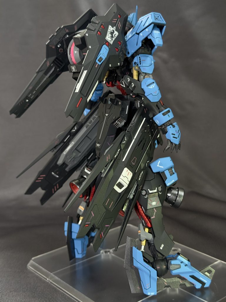 後ろ②バーニア、ハンターエッジはガンメタで塗装。困ったらガンメタが大概上手くまとめてくれます。