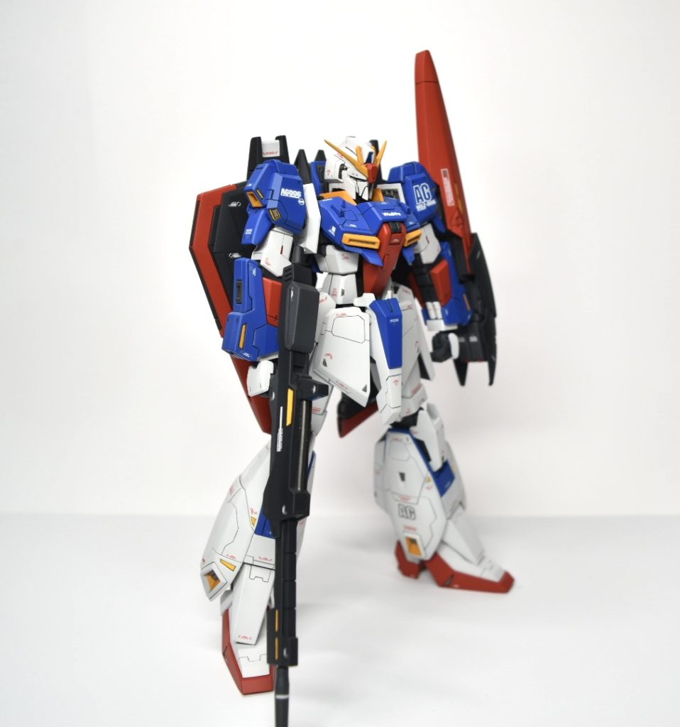 ウェーブライダーの変形はオミットしてます。また私は素立ちしかさせないので、ポージングのための無駄で邪魔な可動部分(腰、股関節、変形のための足首の可動)は固定してます。軸がブレないので素立ちがガチっと決まります!