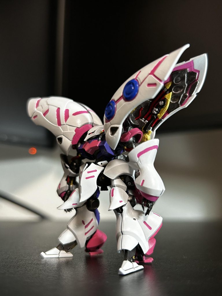 次は何にしようか思ったところ、アーティファクトの百式を作って、MGのキュベレイを作ったので、温めていたアーティファクトのキュベレイの製作にしました!下からの煽りがめちゃくちゃカッコいいですね。