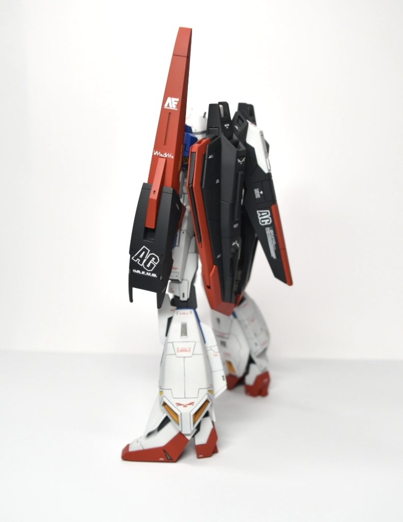 デカールは家にあった市販の有り合わせとzとzz用の汎用デカールで仕上げてます。AGロゴは斜めにシャレオツに😆