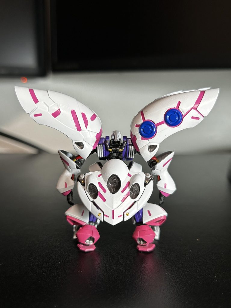 エアブラシで青の塗り分けを試みましたがマスキングが甘くて、剥がしたら残念なことに…リカバリーに苦労しました。遠目から写真ならあんまり目立たなさそうです。