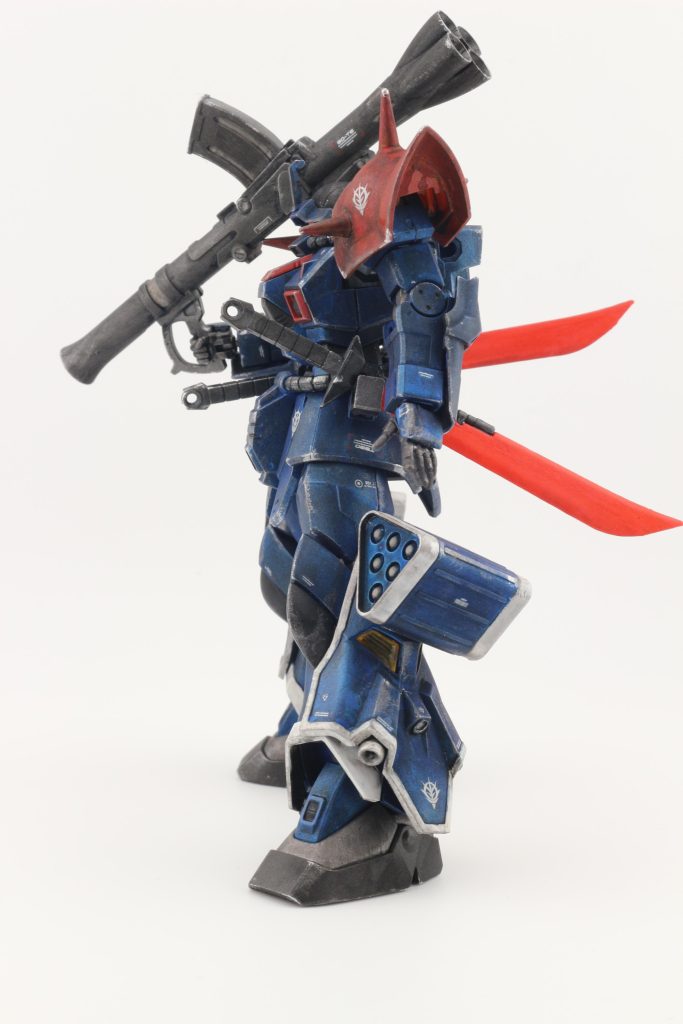 作成は黒サフも含めて筆塗り。タミヤメタリックブルーの上から水性ホビーのメタリックブルーを重ねてみました。