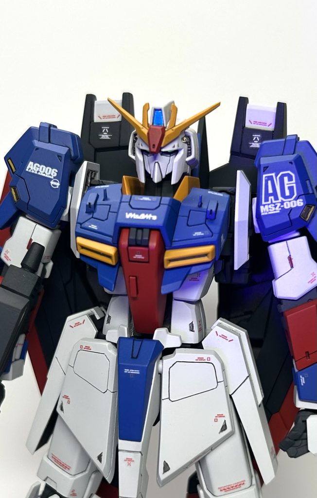 iPhoneで撮った方が鮮明な気がします。頭部のバルカンを金属パーツにした事でイケメンが更に格好良くなりました😆👍