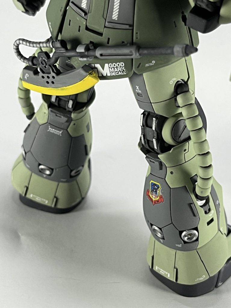 この機体がS型である証明、脚部の3箇所のバーニア。キマイラ隊のエンブレムが予想以上にしっくりきました。