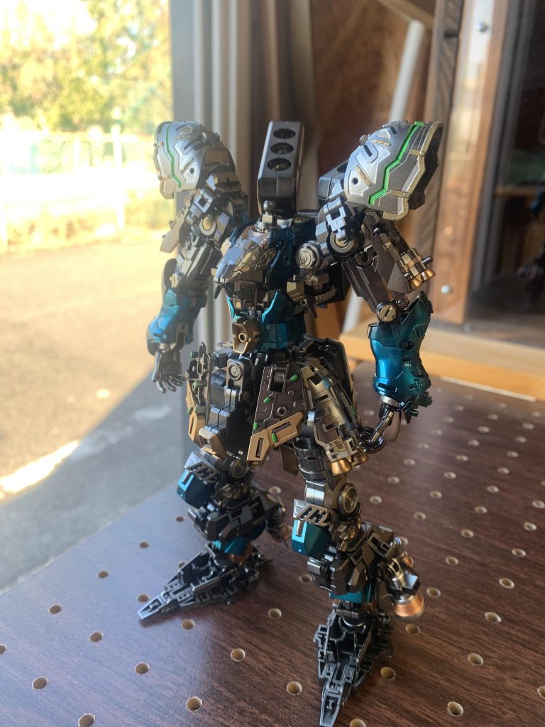 内部フレームのみですRGを作るならこれがやってみたかったー4アーティストマーカーと水性塗料筆塗りで色分けしましたがムラムラです 激ムズでしたが仕上がりはメカメカしくてカッコいいので満足デス