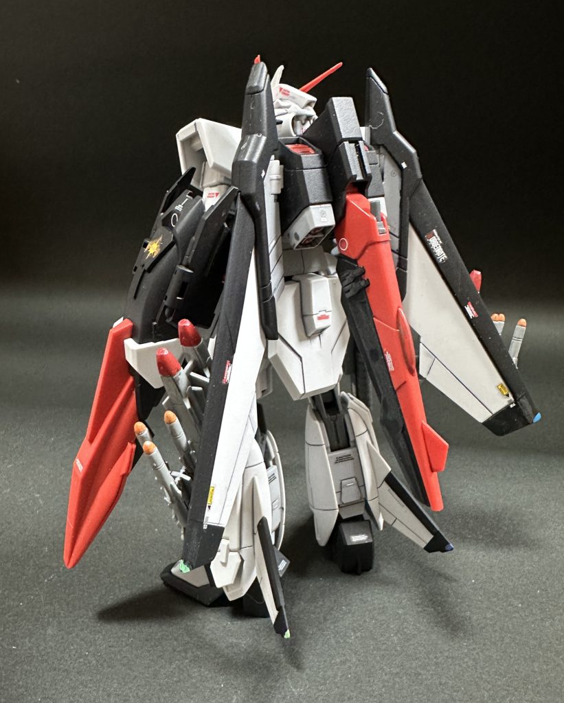 赤が飛び出しすぎないように落ち着いた調子を意識して塗りました。