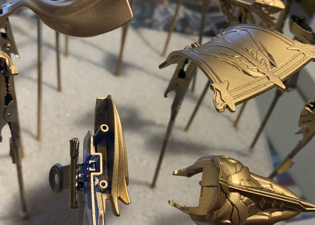 実験なんですが順に説明します内容は以前からやりたかったアクリルふき取りですまず。ラッカーで黒→ゴールド→クリアーと塗装