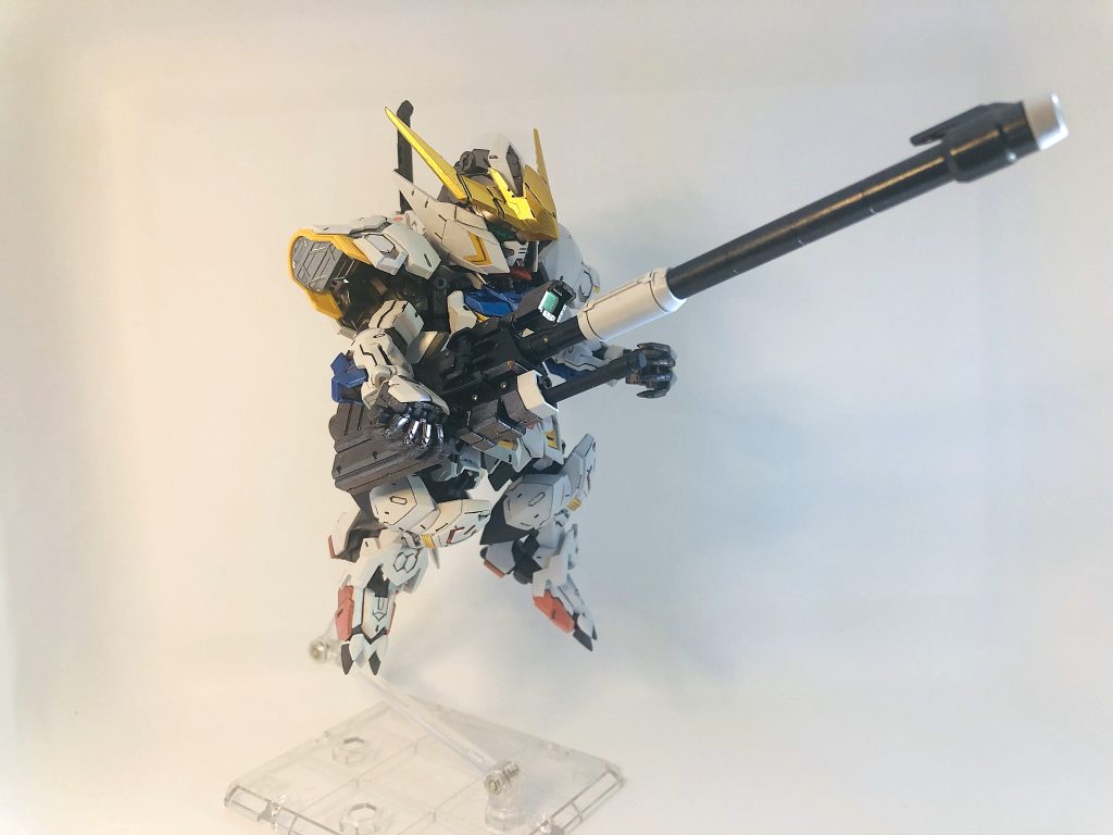 スジ彫りが上手くできなくて、だいぶん苦戦しました。。正直しんどかった(gundam-kao9)。。。塗装もムラができてしまい、ひどいものですが、なんとか一区切りです。