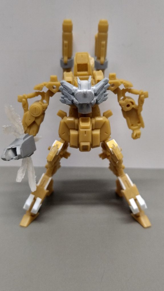 仮組写真白とグレーがプラ板、黄色はパテ、クリアーはレジン、つまり本体は殆どキットのままです(サボりとか手抜きと言えなくもない)