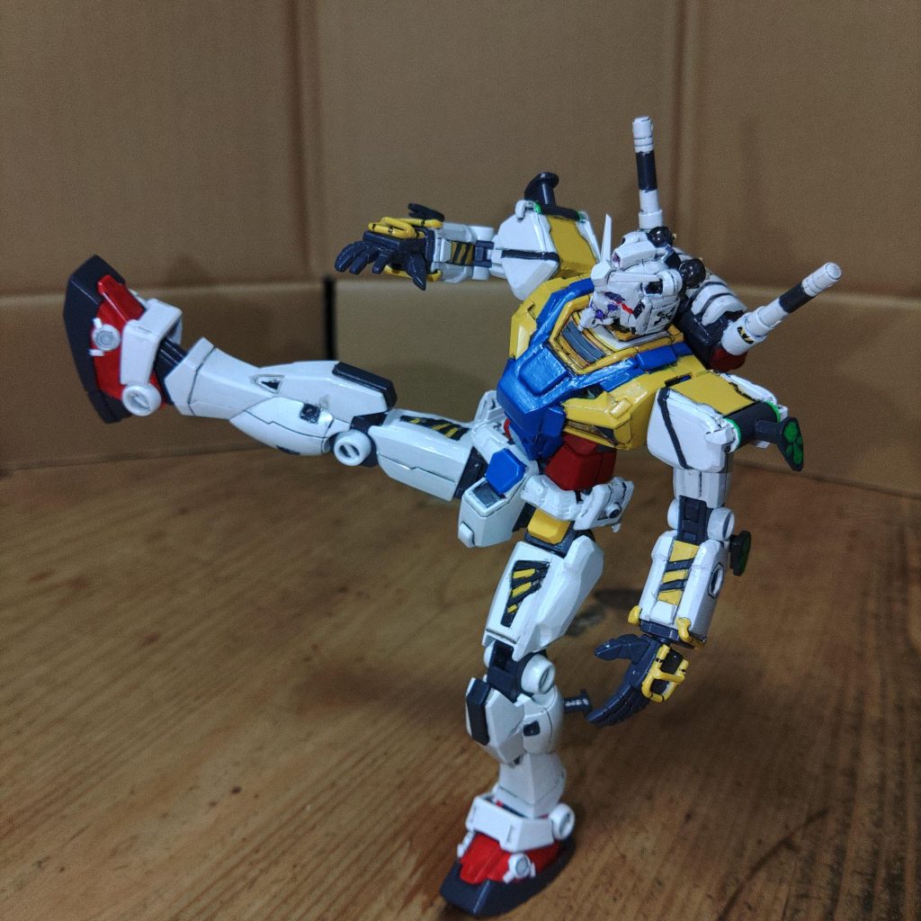 ゼロヒトガンダムにキック！