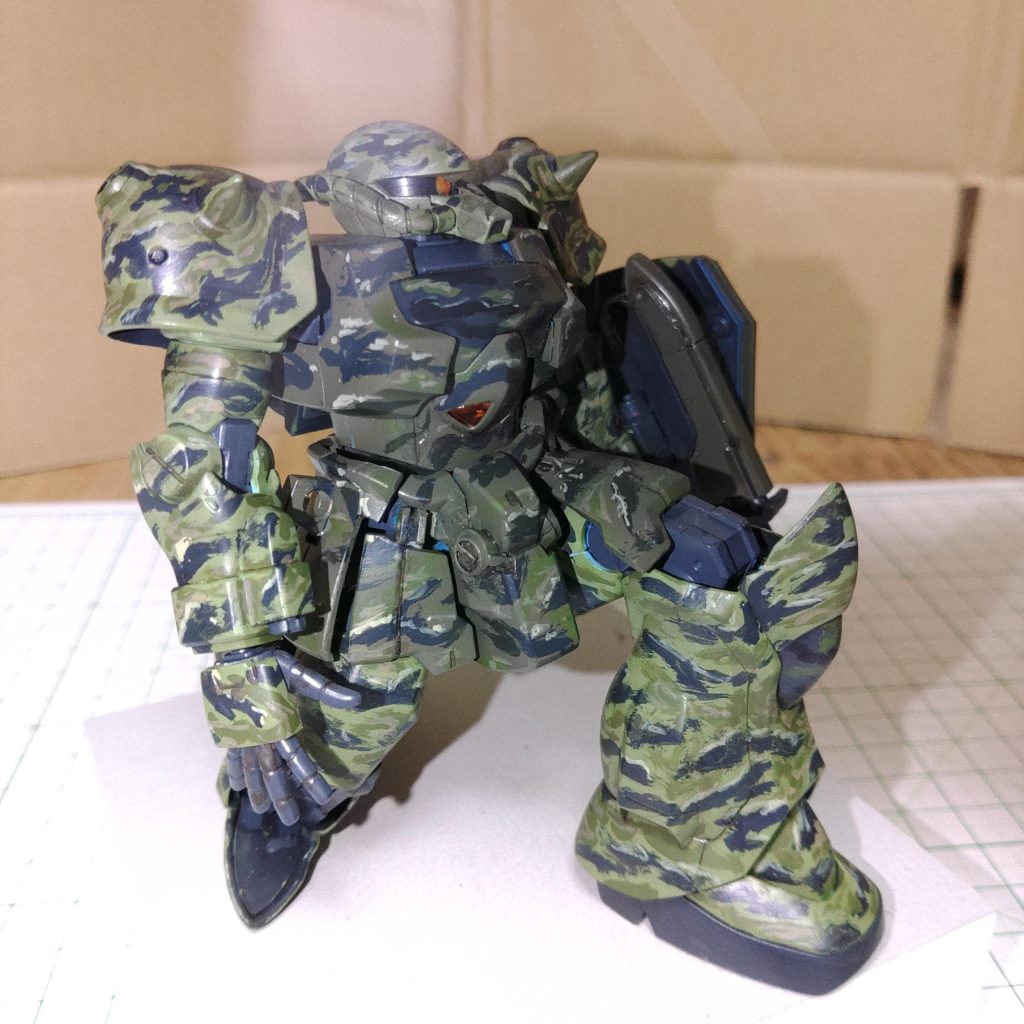 動力パイプ埋め込みとスカートの加工により深くしゃがむ事が出来ます。