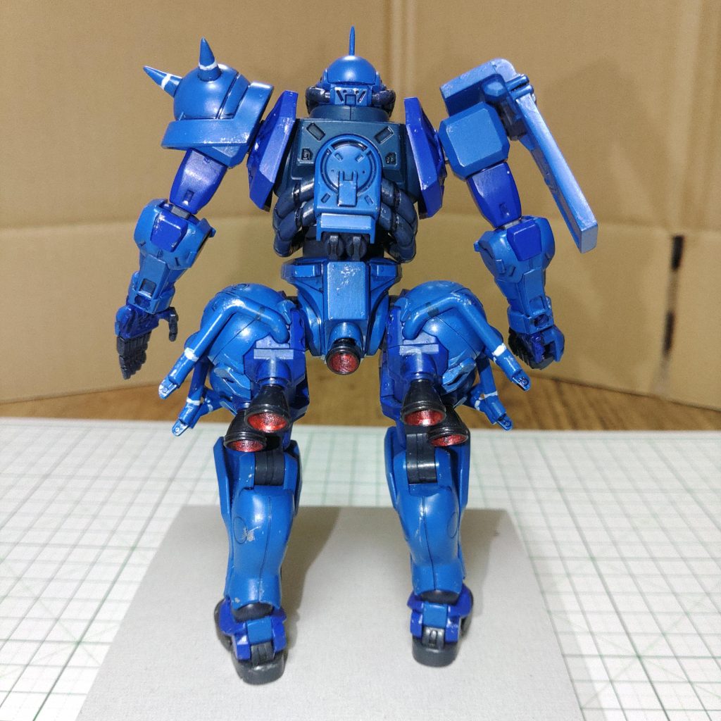 カラーリングは、シャア専用機を参考にしました。開戦から8ヶ月以上経っているので、少しだけドライブラシを。